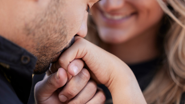 Σεξουαλική επίθεση το χειροφίλημα χωρίς συναίνεση στην Ισπανία