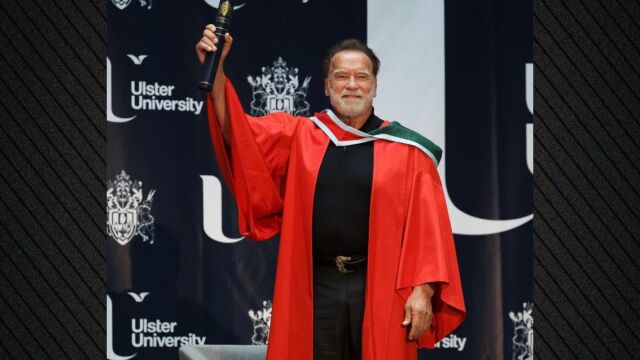 Ο Άρνολντ Σβαρτσενέγκερ τιμήθηκε σε πανεπιστήμιο της Βόρειας Ιρλανδίας για την καριέρα και την προσφορά του στον πολιτισμό