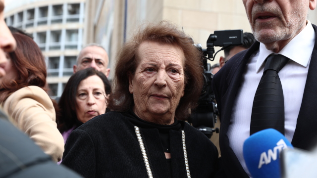 Στην κηδεία της Μαρινέλλας η σύζυγος του Καζαντζίδη: «Με προστάτευσε όταν πέθανε ο Στέλιος, ήταν η μάνα όλου του κόσμου»
