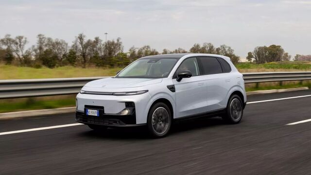 Οδηγούμε το Leapmotor B10 Hybrid EV στην Ιταλία (+video)