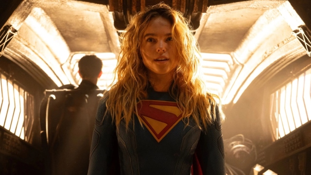 Αυτό είναι το επίσημο τρέιλερ για το Supergirl, στο καστ της ταινίας και ο Τζέισον Μομόα