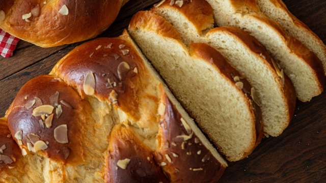 Πασχαλινό τσουρέκι: Το αλεύρι που κάνει τη διαφορά
