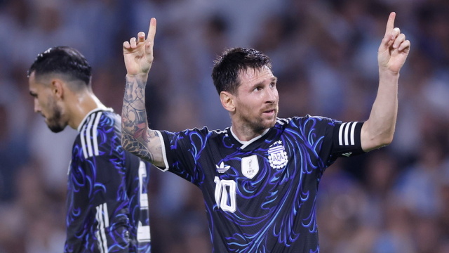 Ωραία κίνηση από τον Μέσι, κάλεσε τον Οταμέντι να εκτελέσει το πέναλτι στο φιλικό της Αργεντινής με τη Ζάμπια, βίντεο