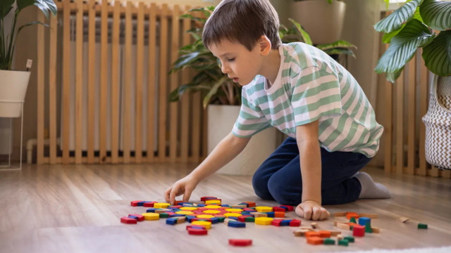 Αυτισμός: Γιατί αυξάνονται οι διαγνώσεις στα παιδιά – Τι δείχνει νέα έκθεση του ΟΟΣΑ
