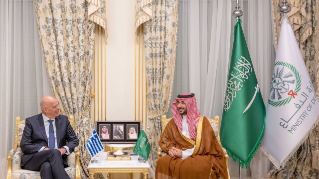 Συνάντηση Δένδια με υπουργό Άμυνας της Σαουδικής Αραβίας: Θερμές ευχαριστίες για την ελληνική συστοιχία «Patriot»