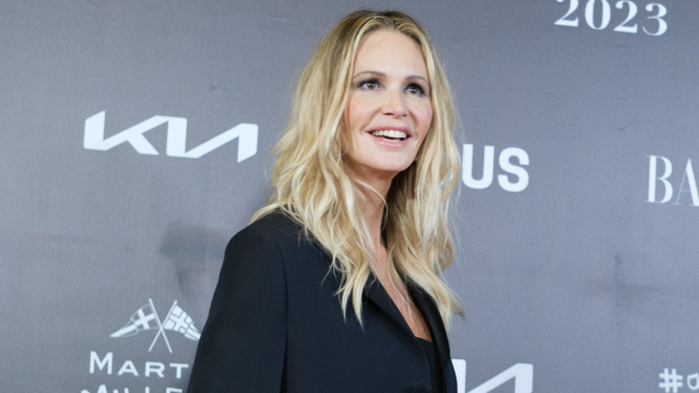 Η Ελ Μακφέρσον ποζάρει στα 62 της με εσώρουχα χωρίς φίλτρα, δείτε φωτογραφίες

