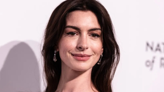 Αν Χάθαγουεϊ: Τι λέει για την ομορφιά, τη γήρανση και το σώμα της στα 43
