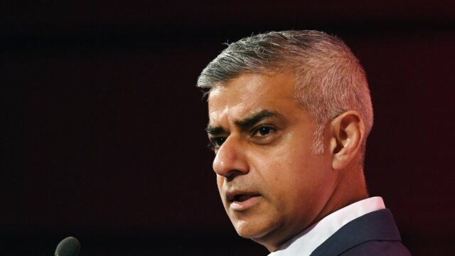 Αστυνομικοί παράτησαν σακίδιο με όπλα έξω από την κατοικία του δημάρχου του Λονδίνου 