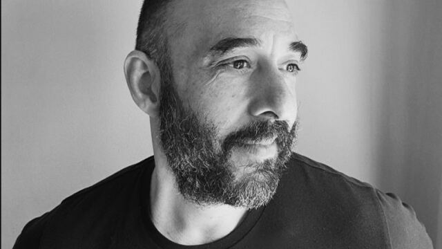 Κυριάκος Χαρίτος: Στο βιβλίο «Γράμματα στην Παναγία», η μητέρα του Θεανθρώπου γίνεται σιωπηλή δέκτρια μικρών εξομολογήσεων