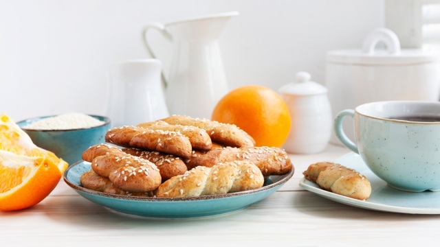 6 συνταγές για πασχαλινά κουλουράκια που θα μοσχομυρίσουν όλο το σπίτι