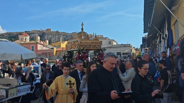 Σε κλίμα κατάνυξης η πρώτη περιφορά Επιταφίου στον Προφήτη Ελισσαίο του Ψυρρή, δείτε βίντεο