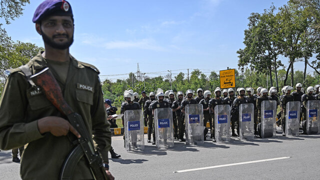 «Προσευχηθείτε για ειρήνη»: Με 10.000 αστυνομικούς στους δρόμους, το Ισλαμαμπάντ έτοιμο για τις συνομιλίες ΗΠΑ και Ιράν - Τραμπ: Τα Στενά του Ορμούζ θα ανοίξουν γρήγορα