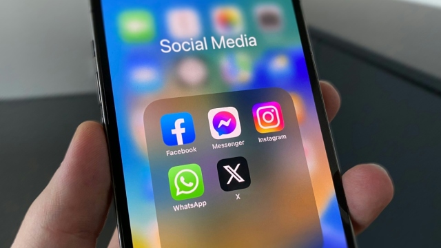 Οι Ευρωπαίοι τάσσονται υπέρ της απαγόρευσης των social media σε ανήλικους, 3 στους 4 ζητούν να επιβληθεί όριο ηλικίας