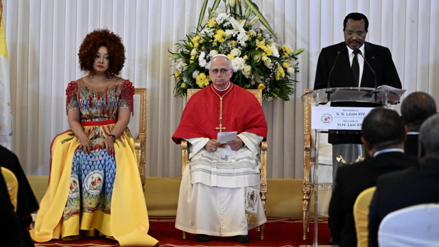 Αντίσταση στα «καπρίτσια των ισχυρών» ζητά ο πάπας Λέων από το Καμερούν