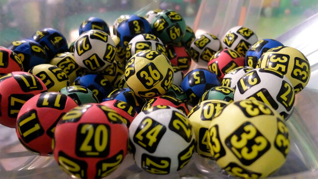 Κέρδισες το Τζόκερ! Τι συμβαίνει όταν η ζωή σου γυρίζει ανάποδα ξαφνικά