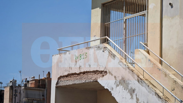 «Έπεσε με το κεφάλι, δεν καθόταν στην κουπαστή»: Τι λέει η διευθύντρια του σχολείου για το ατύχημα με την 13χρονη στο Χαϊδάρι