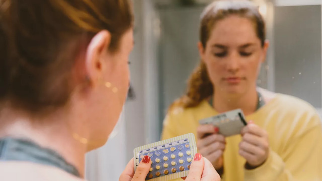 Αντισυλληπτικό χάπι ή σπιράλ; Πώς επηρεάζουν τη σεξουαλική ζωή των γυναικών
