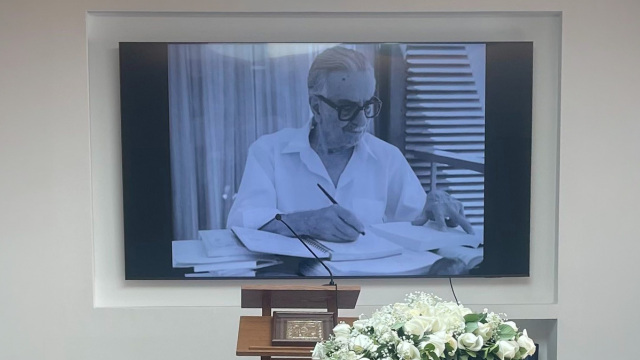 Στο Αποτεφρωτήριο Ριτσώνας το «ύστατο χαίρε» στον σπουδαίο ηθοποιό Στέφανο Ληναίο με τραγούδια Χατζιδάκι, Θεοδωράκη, Λοΐζου