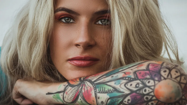 Τατουάζ: 7 κίνδυνοι υγείας που πρέπει να αναλογιστείτε πριν «γράψει» η βελόνα στο δέρμα
