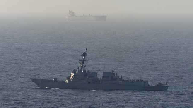 Τουλάχιστον τρία τάνκερ με ιρανική σημαία αναχαίτισαν οι ΗΠΑ σε ύδατα της Ασίας, ενώ το τοπίο για διαπραγματεύσεις παραμένει θολό