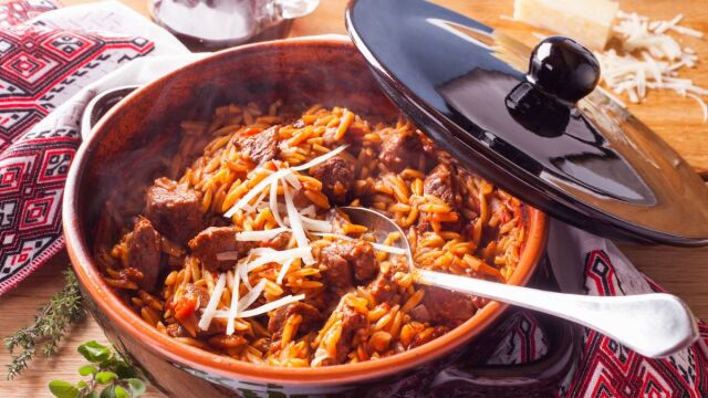 8 μαμάδες και σεφ μοιράζονται μαζί μας συνταγές που περνούν από γενιά σε γενιά