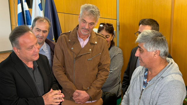 Βραβεύθηκαν οι δύο εργαζόμενοι του δήμου που εντόπισαν και έσωσαν τον 46χρονο άστεγο μέσα σε απορριμματοφόρο στη Θεσσαλονίκη