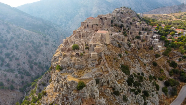 Ανοιξιάτικο ταξίδι στο Βορειοανατολικό Αιγαίο: Αρχαιολογικοί χώροι, μονοπάτια και καταρράκτες
