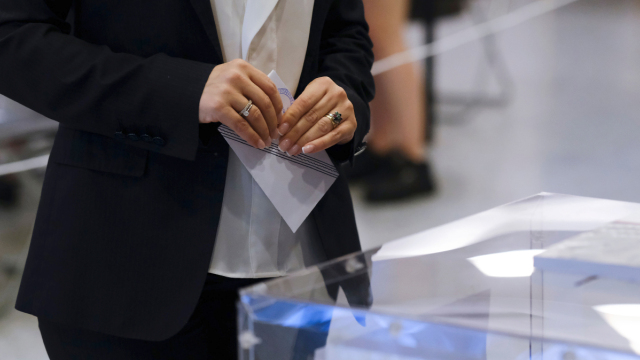 Η «ακτινογραφία» του γκάλοπ της Metron Analysis: Τι δείχνουν οι διαρροές, τα δεδομένα για Καρυστιανού και Τσίπρα 