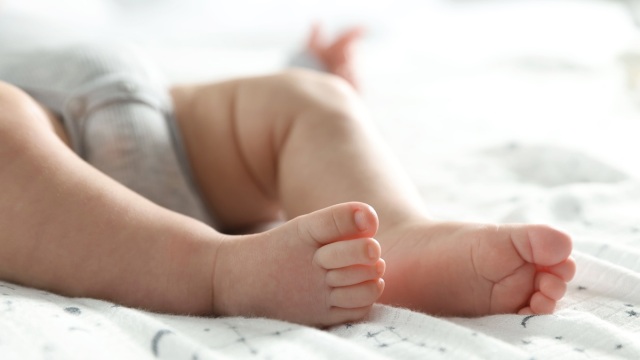 Γέφυρα ζωής για βρέφος που τραυματίστηκε στο κεφάλι μετά από πτώση στη Βέροια