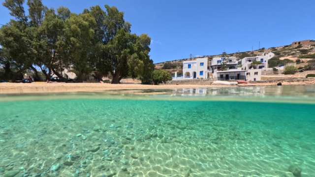 Γαλλικές ιστοσελίδες αποθεώνουν τις Μικρές Κυκλάδες: Φυσική ομορφιά, αυθεντικότητα και χαλαρός ρυθμός ζωής
