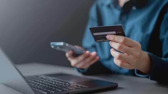 «Χρυσή» κομπίνα από fake επενδυτές: Πώς 72χρονη συνταξιούχος γιατρός και 80χρονος έχασαν πάνω από 1 εκατ. ευρώ 
