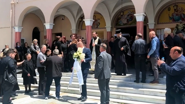 Τελευταίο αντίο στον παπα-Τσάκαλο: Με το σύνθημα «Ξύπνα παπά, ξύπνα λαέ!» έφερε την ανατροπή στην κοινωνία, λέει ο γιος του