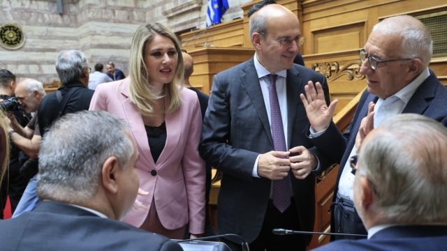 Τα χαμόγελα και τα πηγαδάκια στην ΚΟ της Νέας Δημοκρατίας, δείτε φωτογραφίες