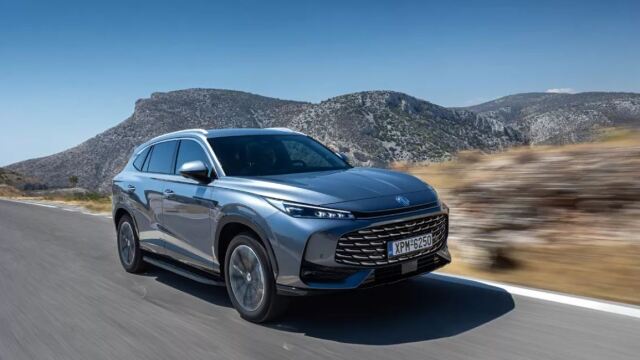 Δοκιμάζουμε το πολύ οικονομικό MG HS PHEV - Πόσο κοστίζει στην Ελλάδα;
