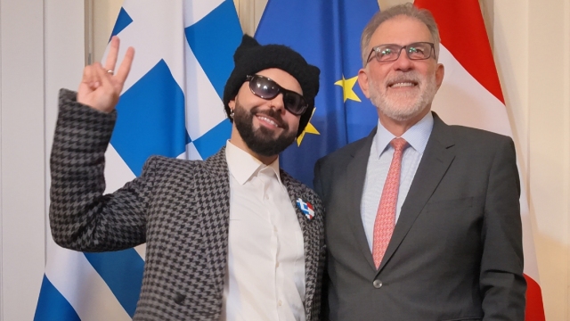 Ο πρέσβης της Ελλάδας στην Αυστρία συνάντησε τον Ακύλα και την ελληνική αποστολή της Eurovision, η εκδήλωση προς τιμήν του
