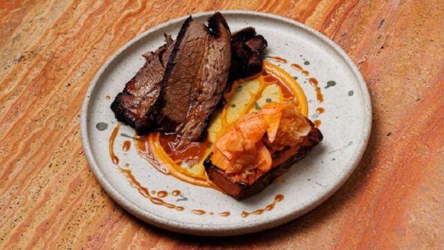 Fine Mess: Για αργοψημένο αμερικανικό BBQ και χειροποίητο pastrami στο Κολωνάκι