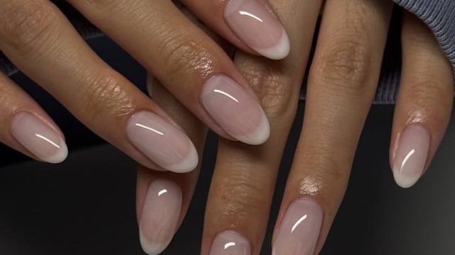 Τι είναι το «Modern french manicure» για το οποίο μιλούν όλοι;
