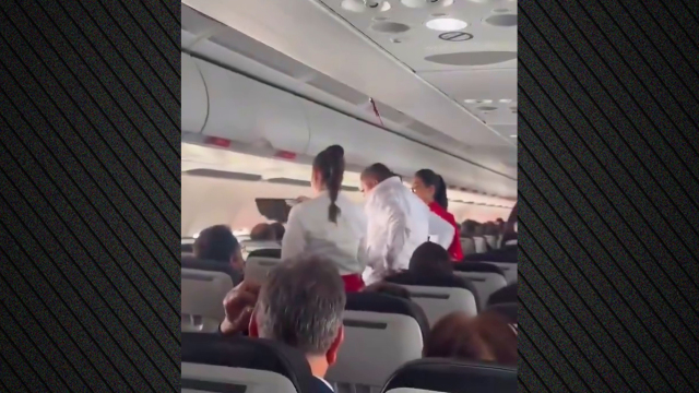 Πανικός σε πτήση στην Κολομβία: Επιβάτες κλαίνε και προσεύχονται μετά από δύο αποτυχημένες προσγειώσεις, δείτε βίντεο