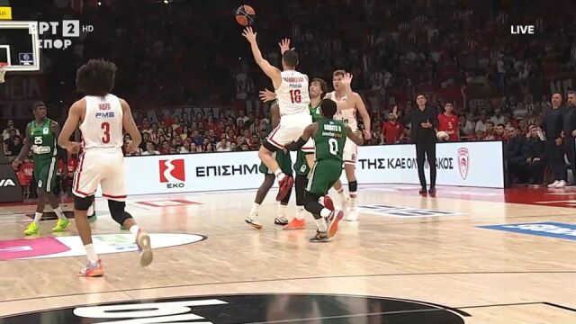 Το αδιανόητο buzzer beater του Παπανικολάου από το κέντρο κόντρα στον Παναθηναϊκό, δείτε βίντεο 