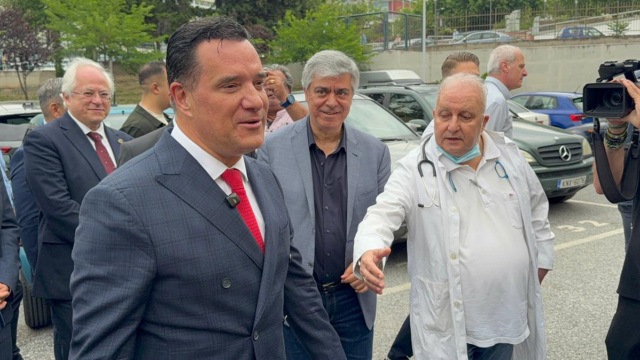 Στο ΑΧΕΠΑ για τα εγκαίνια της νέας οφθαλμολογικής κλινικής ο Άδωνις Γεωργιάδης, ο διάλογος με τους εργαζομένους, δείτε βίντεο

