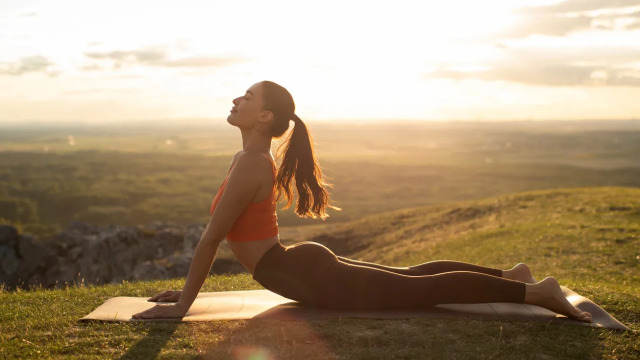 Η απλή άσκηση Pilates που βελτιώνει τη στάση σώματος – Όλοι μπορούμε να την κάνουμε
