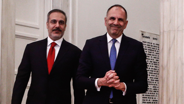 Γεραπετρίτης και Φιντάν επιδιώκουν να κρατήσουν ανοιχτούς διαύλους στο φόντο των επιθέσεων Ερντογάν