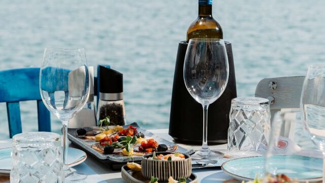 Παγκόσμια Ημέρα Ωκεανών στο «Νήσος»: Ένα δείπνο δίπλα στη θάλασσα και μια συζήτηση που μας αφορά όλους