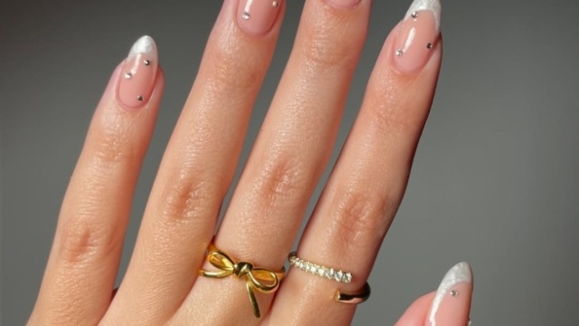Bridal Nails: Αυτές είναι οι μεγαλύτερες τάσεις στα νυφικά μανικιούρ φέτος
