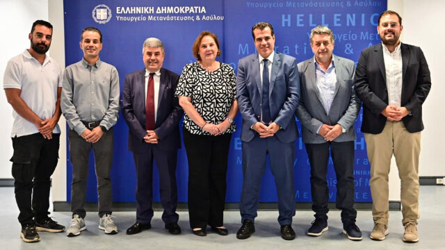 Αντιδρούν στην παράταξη Δούκα για τη χρηματοδότηση 1,3 εκατ. ευρώ από το υπ. Μετανάστευσης στον Δήμο Αθηναίων 

