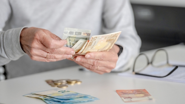 Συνταξιούχοι: Ποιοι θα πάρουν τα 300 ευρώ τον Νοέμβριο – Τα νέα κριτήρια και οι αποκλεισμοί