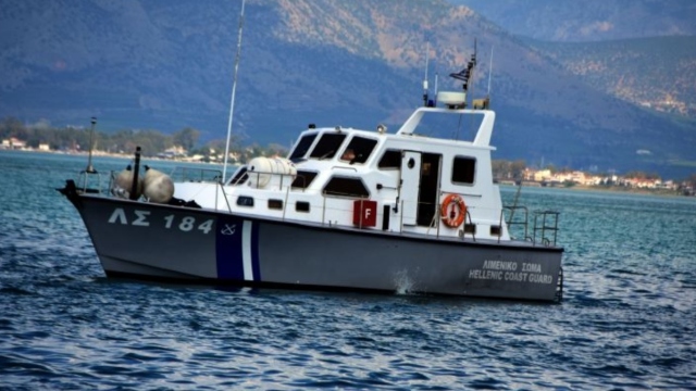 Εντοπίστηκαν περίπου 50 μετανάστες σε λέμβο νότια των Καλών Λιμένων
