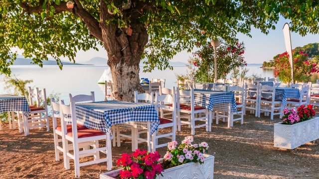 Απόδραση στο Λουτράκι: Γνωρίζοντας τον τόπο μέσα από τις γεύσεις του