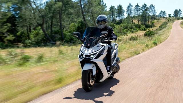 SYM CRUiSYM 400: Στον αστερισμό της πολυτέλειας