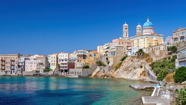 Ιταλικό περιοδικό αποθεώνει τη Σύρο ως το «πιο εκλεπτυσμένο και αριστοκρατικό νησί των Κυκλάδων»